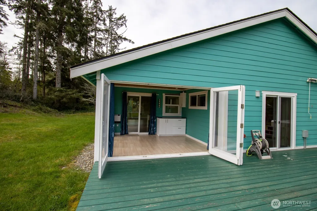 744 SE Evergreen Avenue Ocean Shores WA 98502