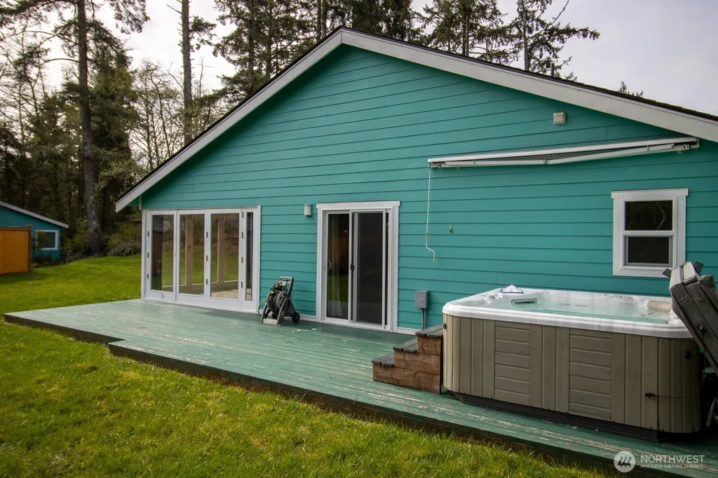 744 SE Evergreen Avenue Ocean Shores WA 98502
