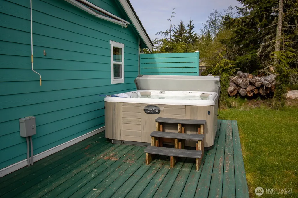 744 SE Evergreen Avenue Ocean Shores WA 98502