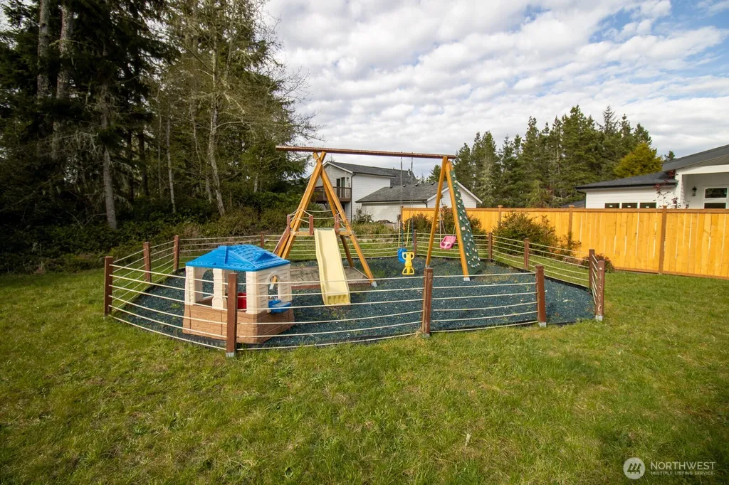 744 SE Evergreen Avenue Ocean Shores WA 98502