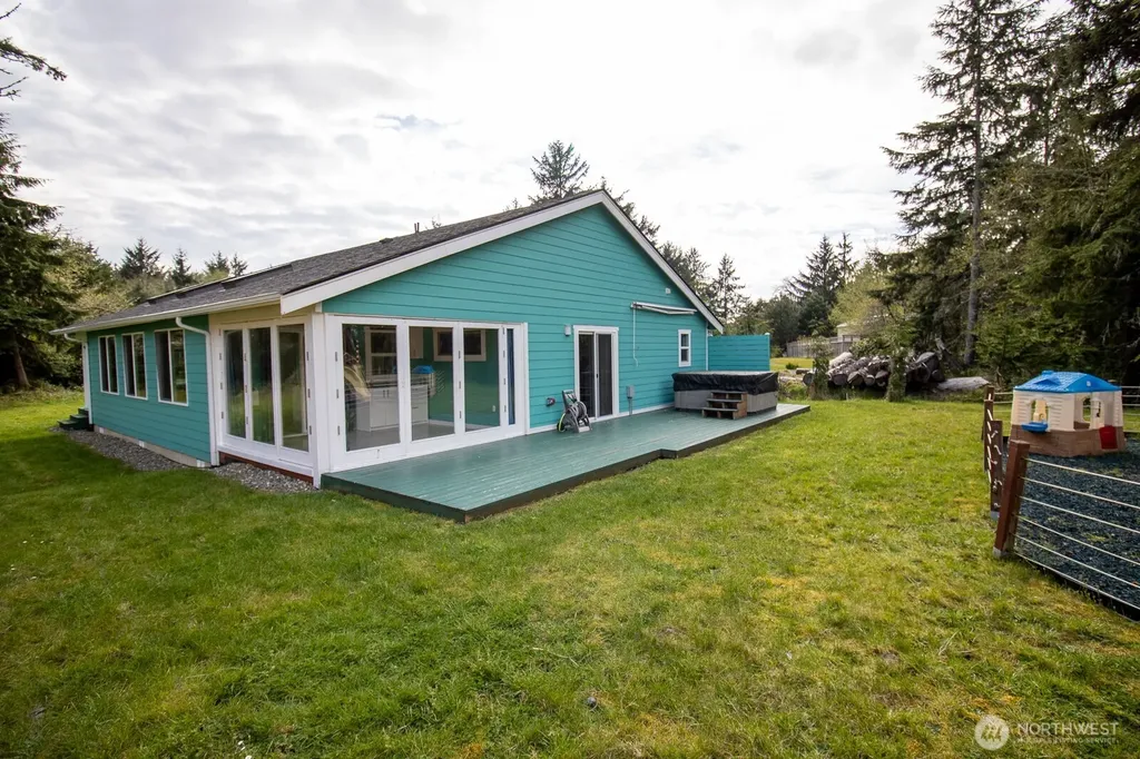 744 SE Evergreen Avenue Ocean Shores WA 98502