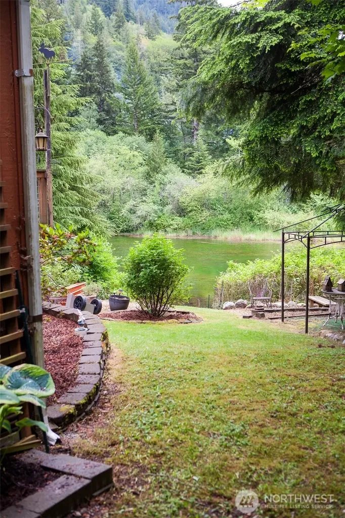 6345 Overland Trail Maple Falls WA 98226