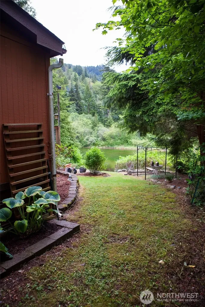 6345 Overland Trail Maple Falls WA 98226
