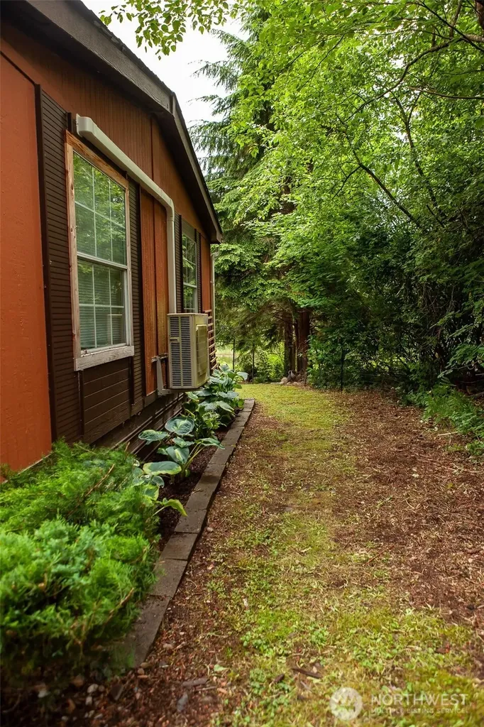 6345 Overland Trail Maple Falls WA 98226