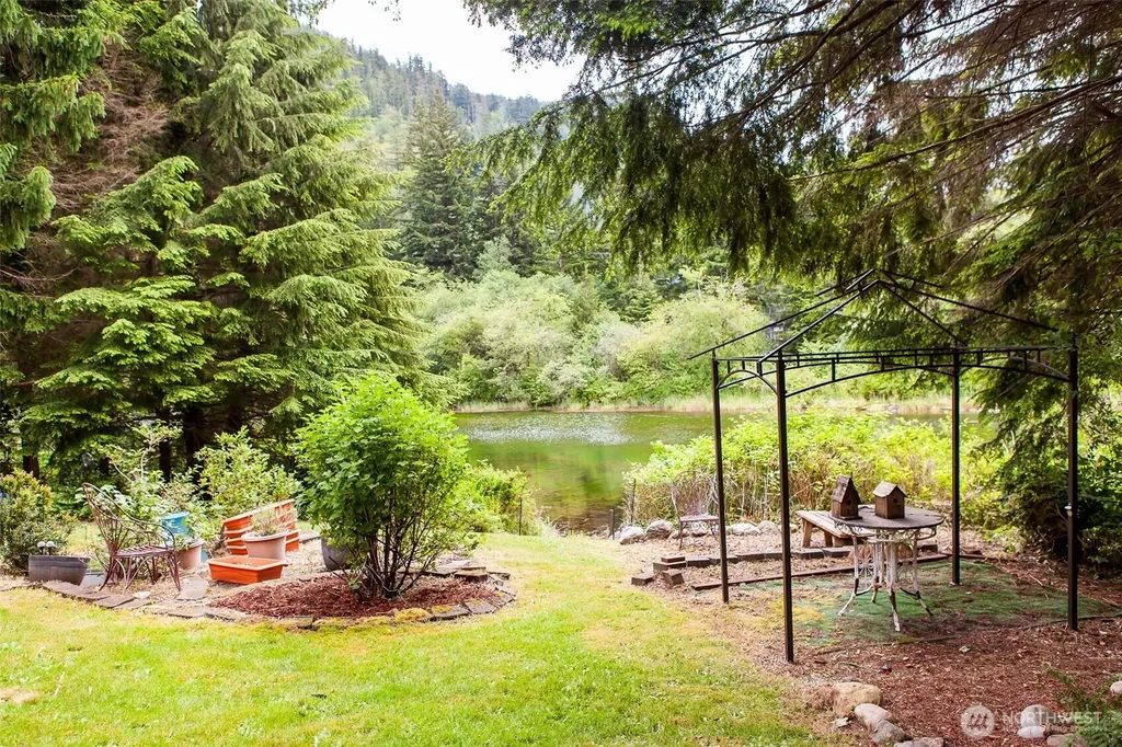6345 Overland Trail Maple Falls WA 98226