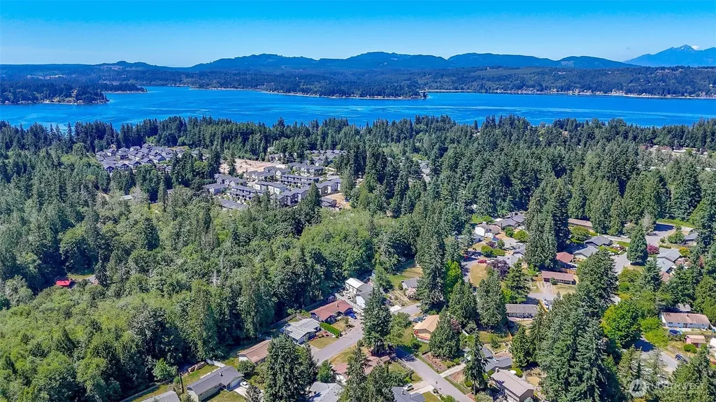 737 NW Firglade Drive Bremerton WA 98311