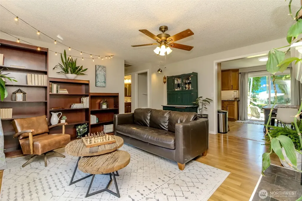 737 NW Firglade Drive Bremerton WA 98311