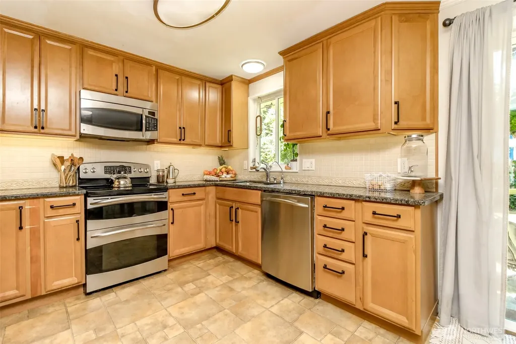 737 NW Firglade Drive Bremerton WA 98311