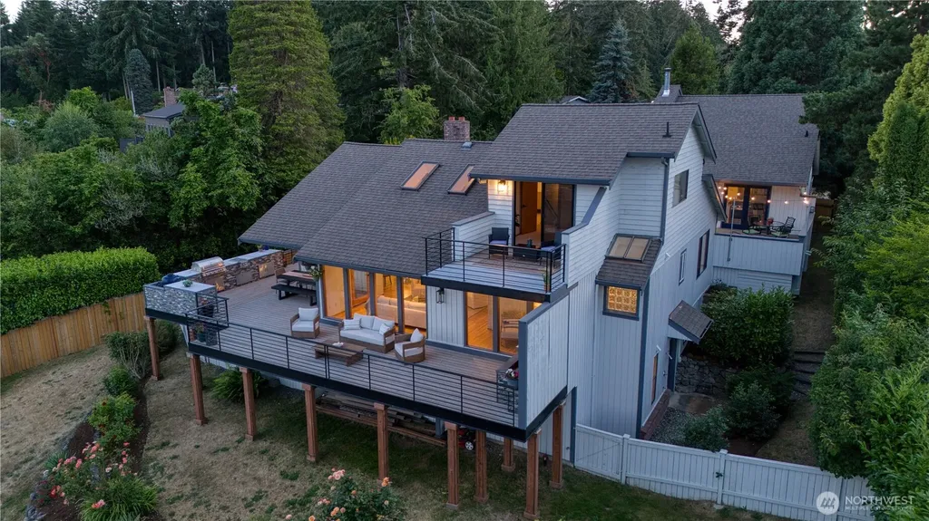 2827 Moorelands Drive NW Gig Harbor WA 98335