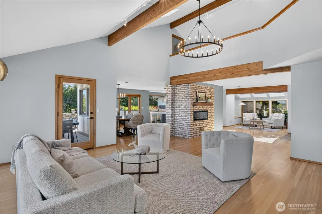2827 Moorelands Drive NW Gig Harbor WA 98335