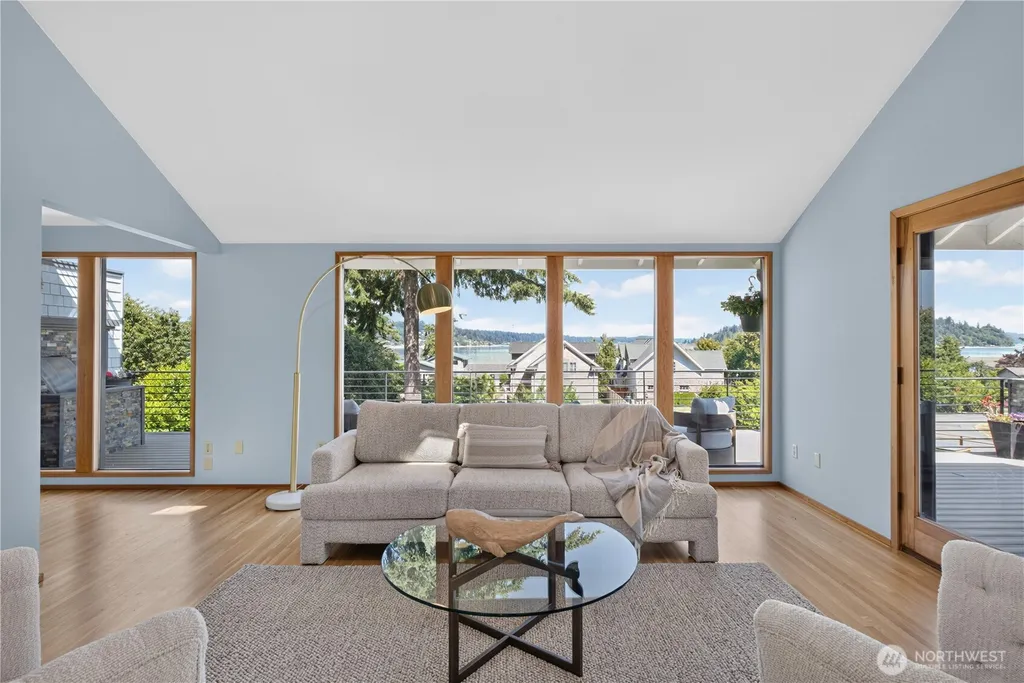 2827 Moorelands Drive NW Gig Harbor WA 98335