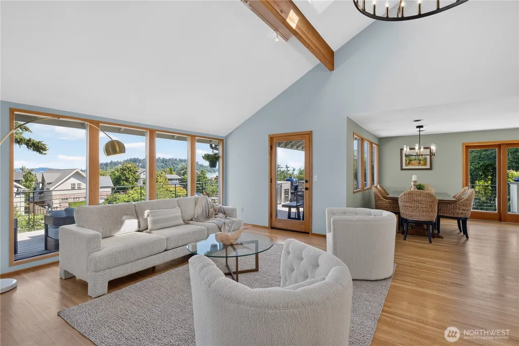 2827 Moorelands Drive NW Gig Harbor WA 98335
