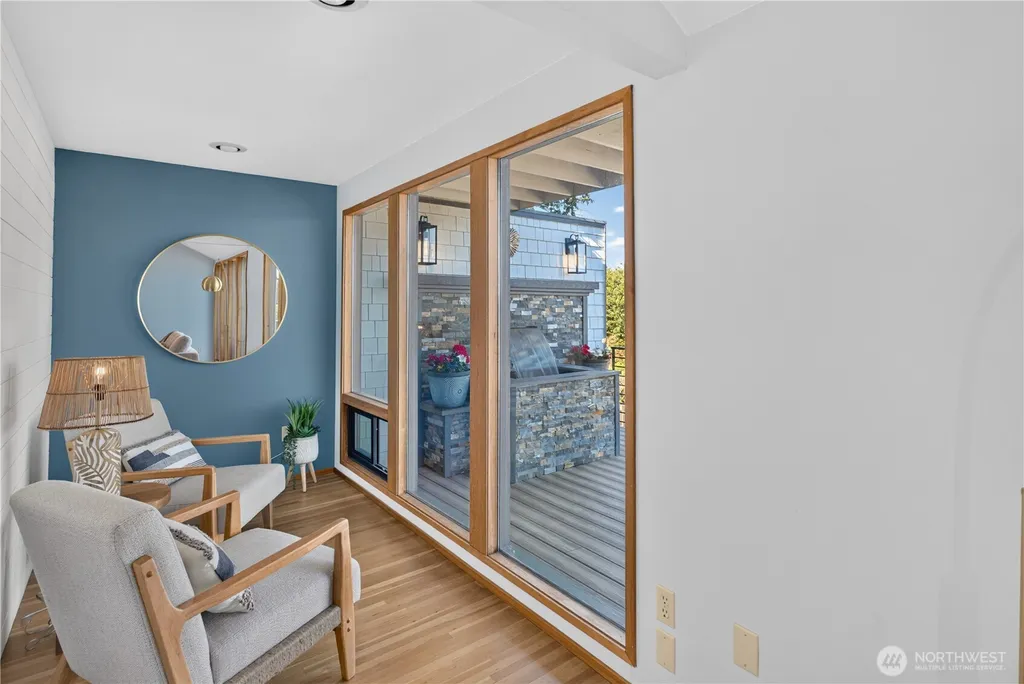 2827 Moorelands Drive NW Gig Harbor WA 98335
