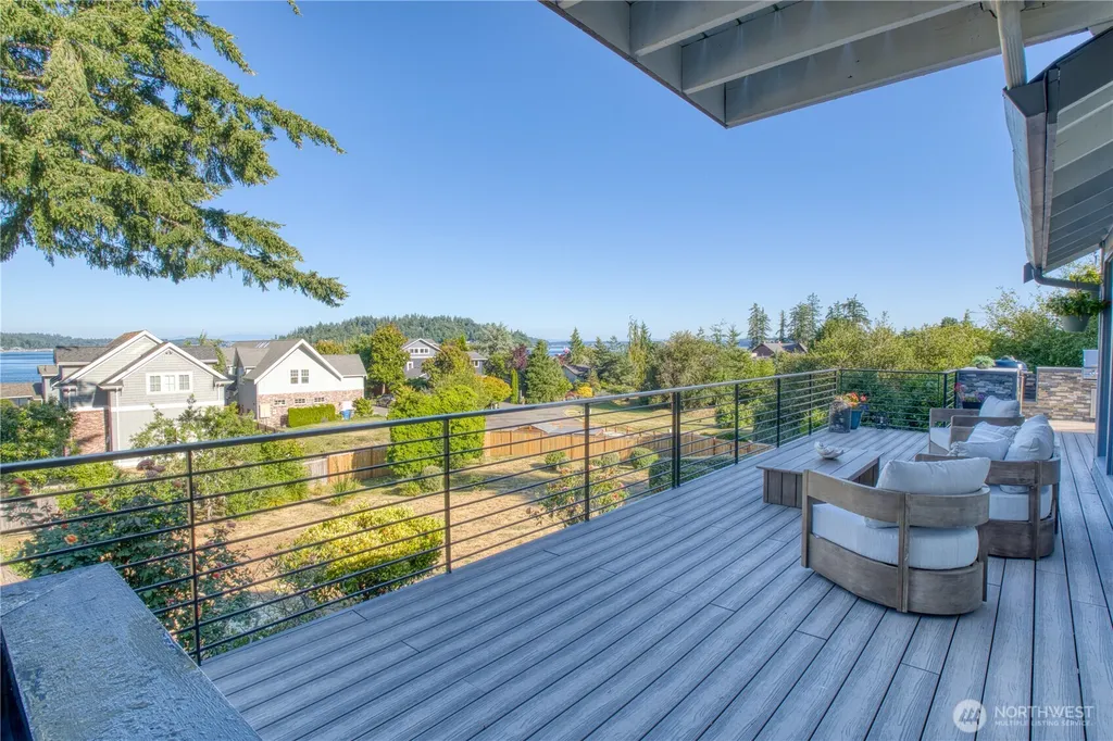 2827 Moorelands Drive NW Gig Harbor WA 98335