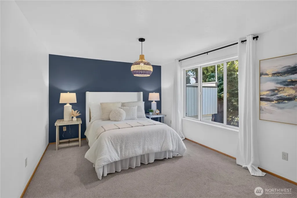 2827 Moorelands Drive NW Gig Harbor WA 98335