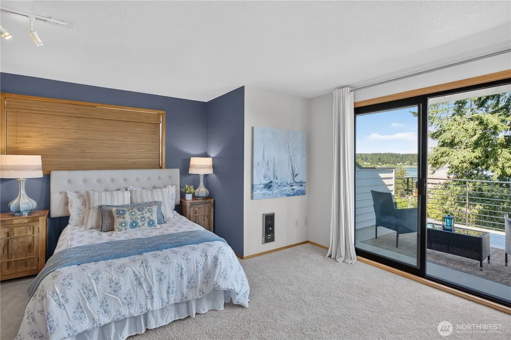 2827 Moorelands Drive NW Gig Harbor WA 98335