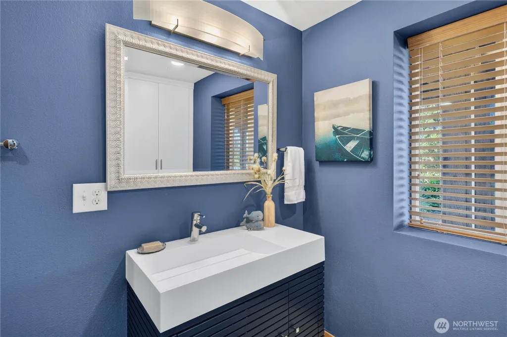 2827 Moorelands Drive NW Gig Harbor WA 98335