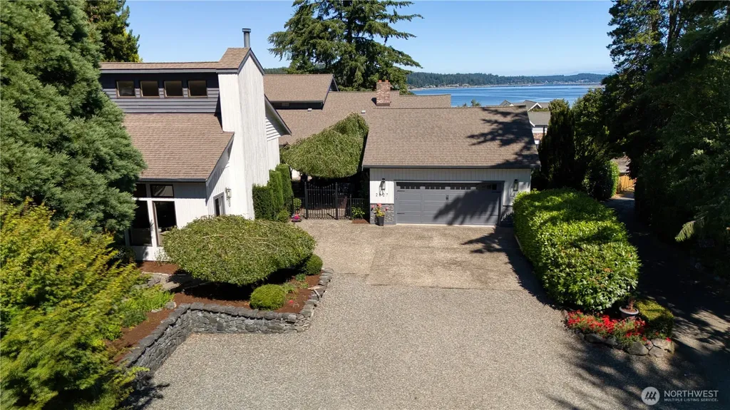 2827 Moorelands Drive NW Gig Harbor WA 98335