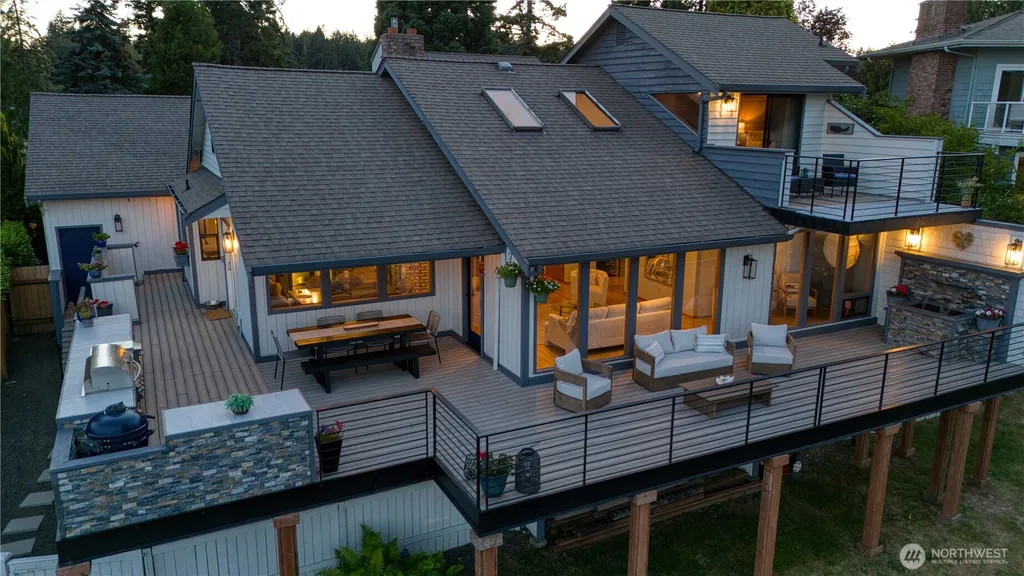 2827 Moorelands Drive NW Gig Harbor WA 98335