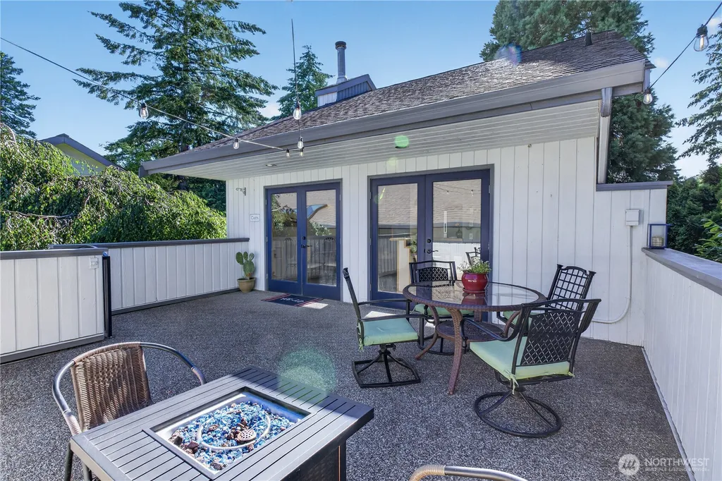 2827 Moorelands Drive NW Gig Harbor WA 98335