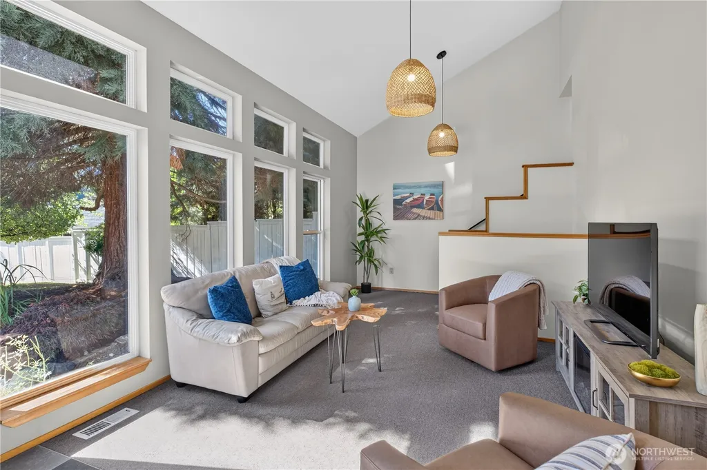 2827 Moorelands Drive NW Gig Harbor WA 98335
