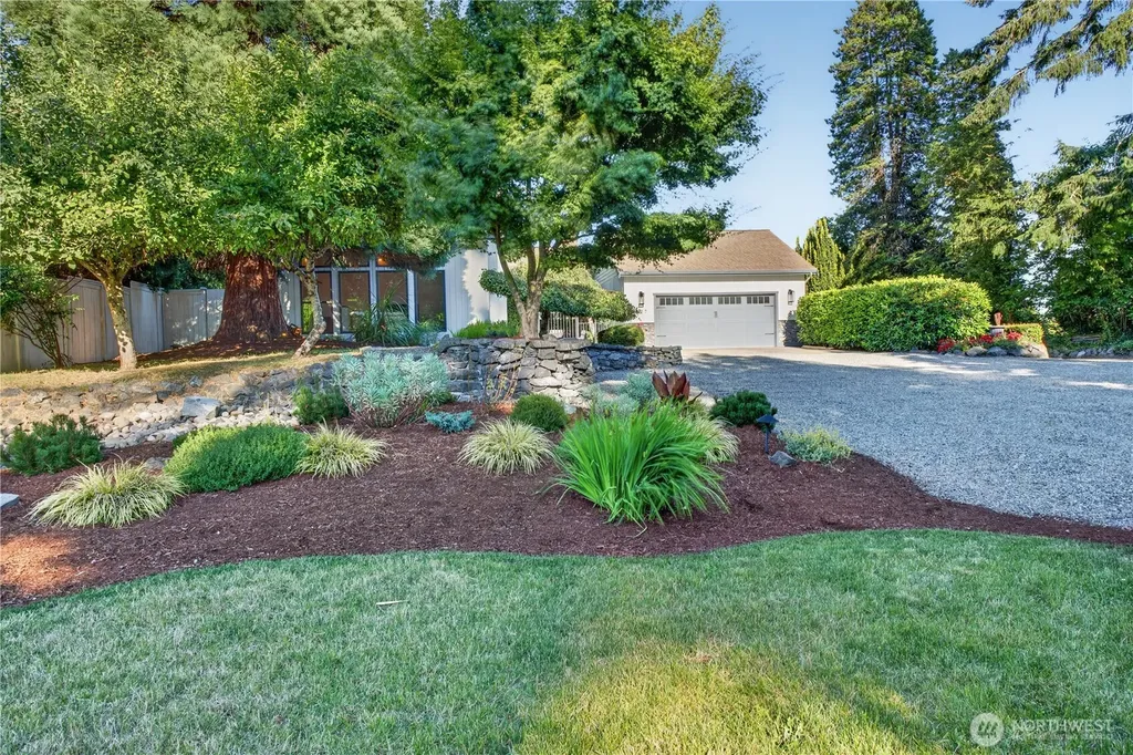 2827 Moorelands Drive NW Gig Harbor WA 98335