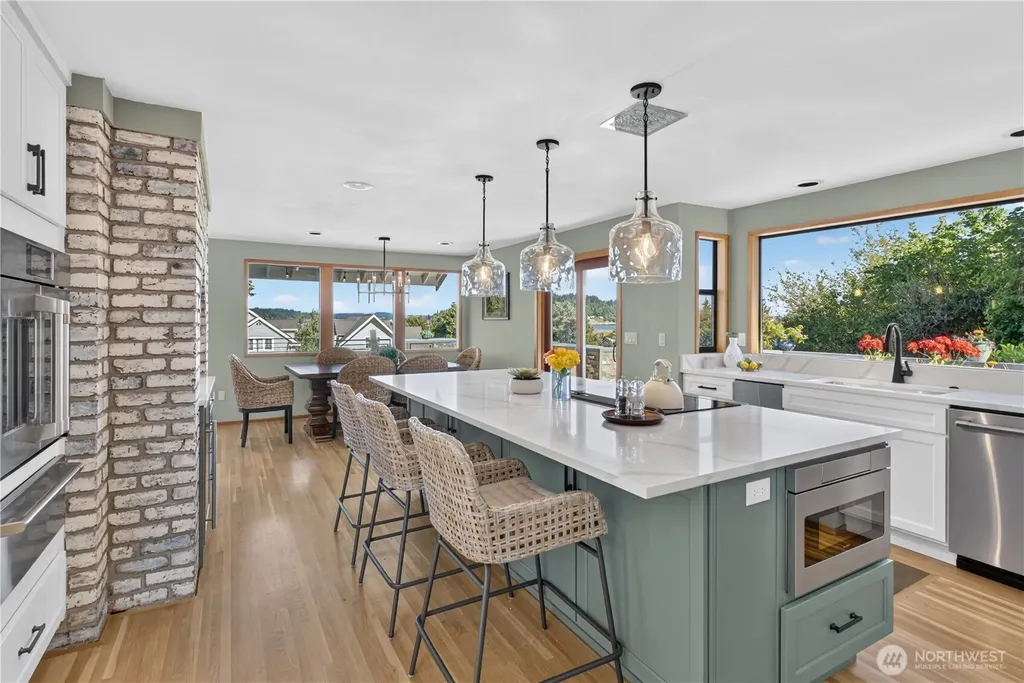 2827 Moorelands Drive NW Gig Harbor WA 98335