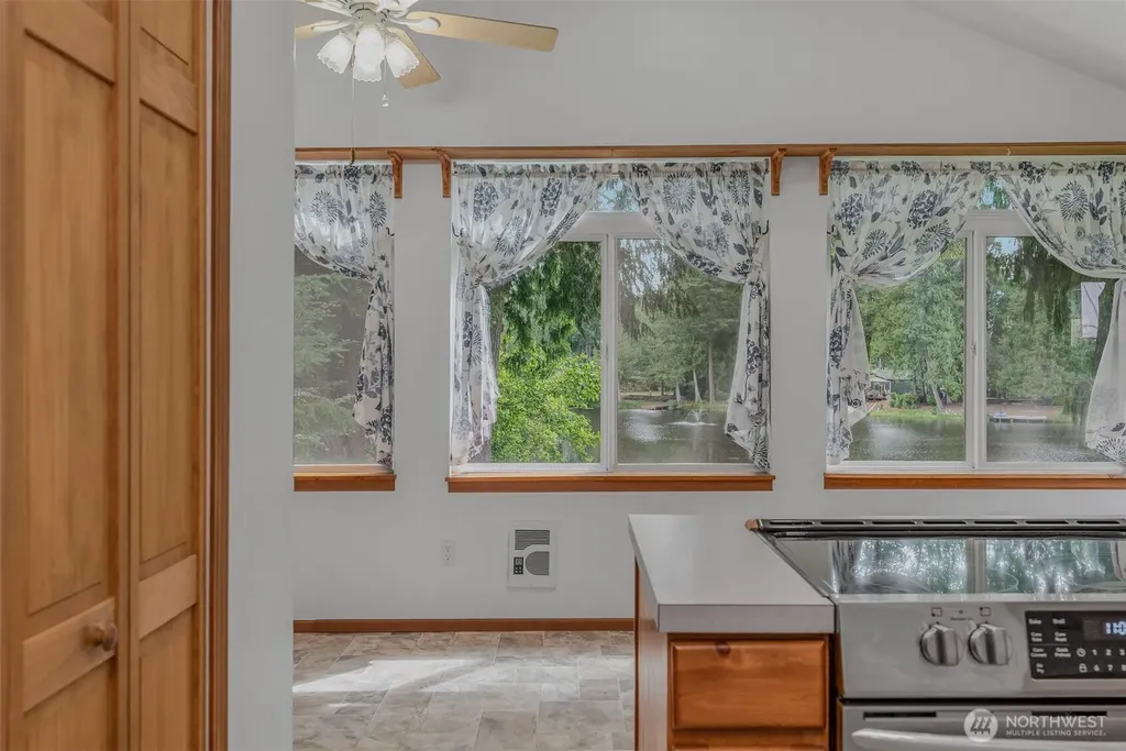 390 E Lakeshore Drive Shelton WA 98584