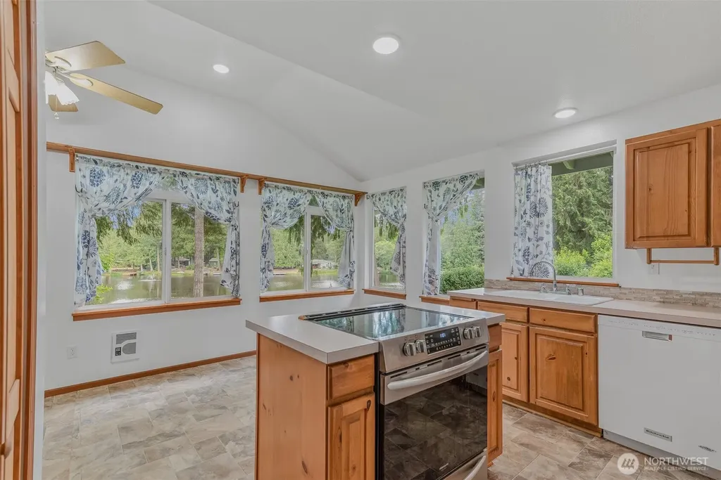 390 E Lakeshore Drive Shelton WA 98584