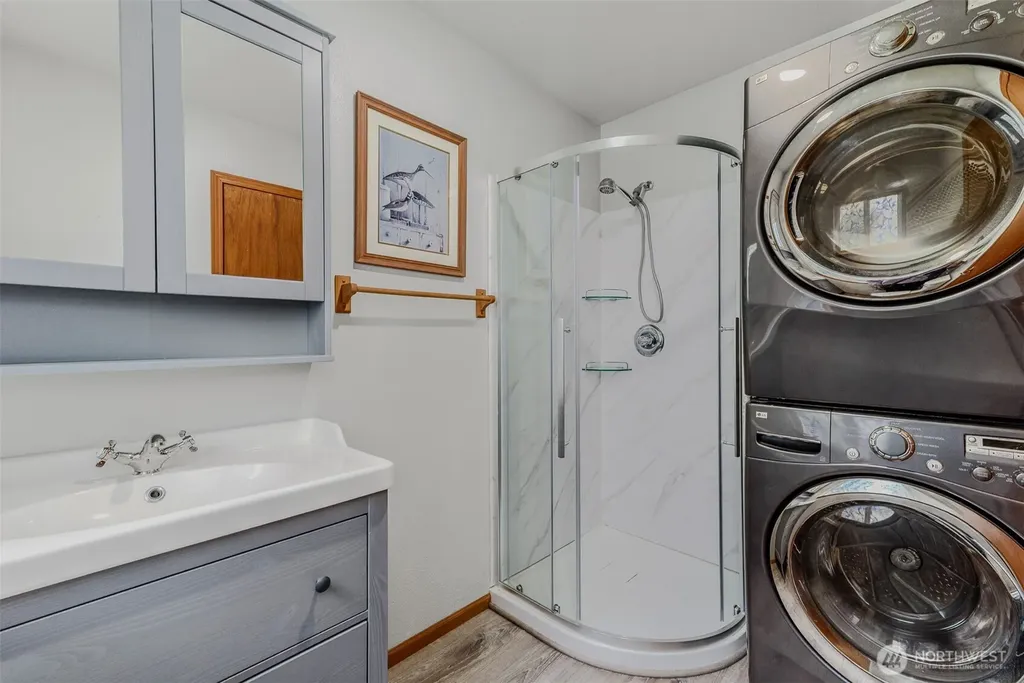 390 E Lakeshore Drive Shelton WA 98584