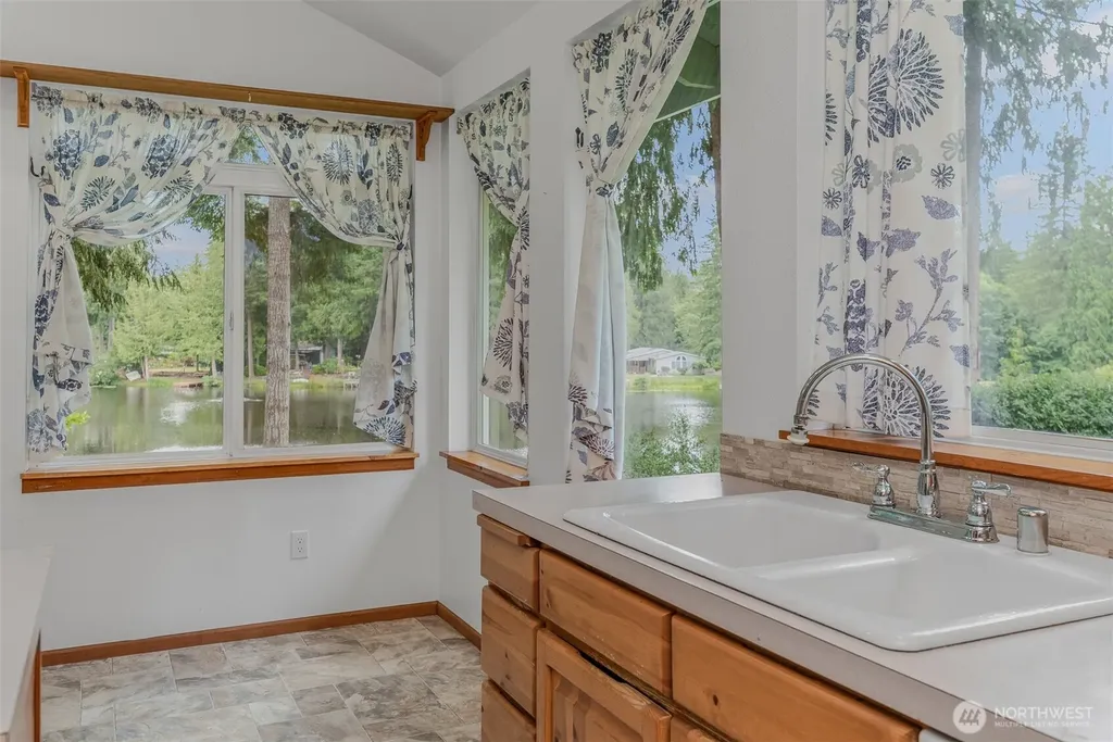 390 E Lakeshore Drive Shelton WA 98584