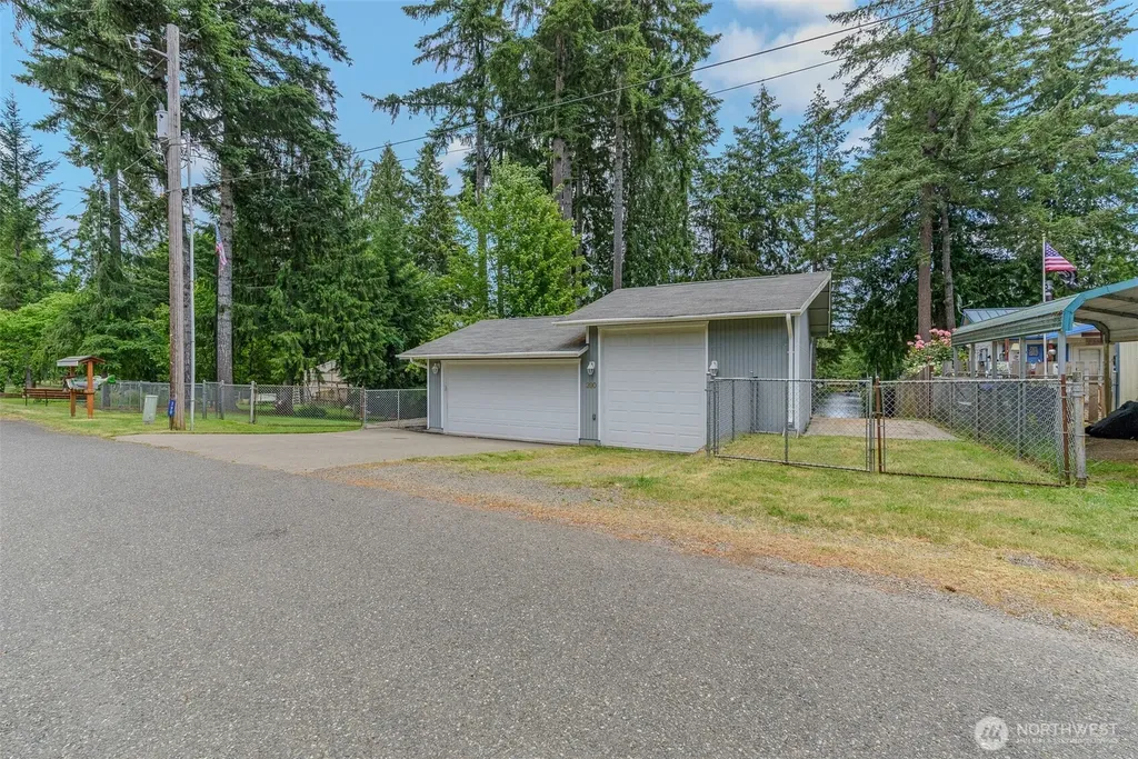 390 E Lakeshore Drive Shelton WA 98584
