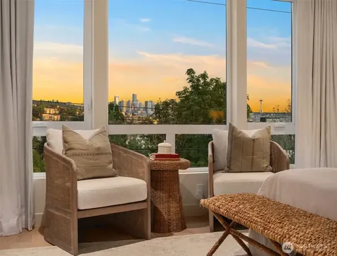 454 NE 40th Street Seattle WA 98105