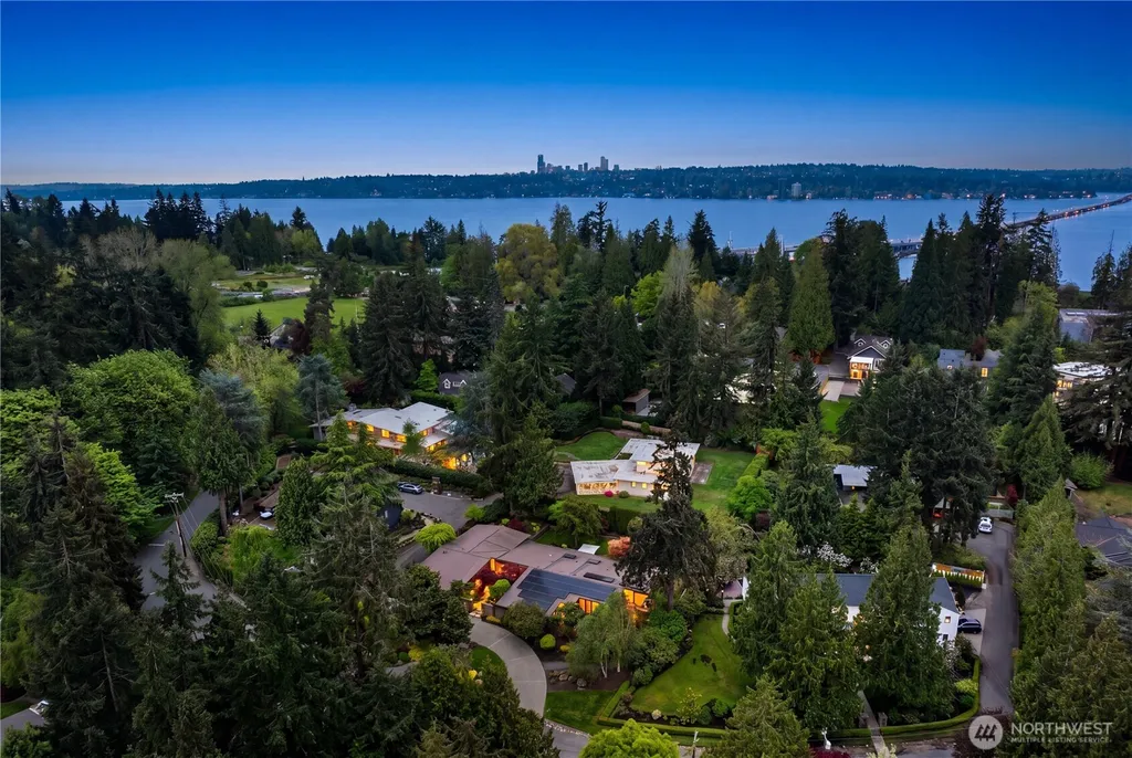 3215 78th Place NE Medina WA 98039