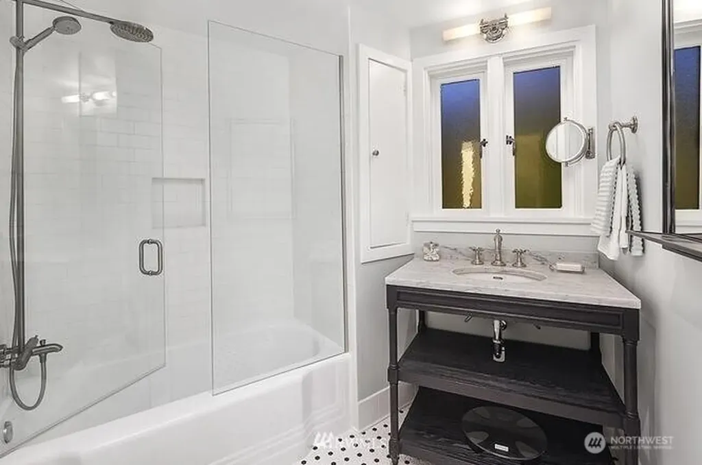 4105 55th Avenue NE Seattle WA 98105