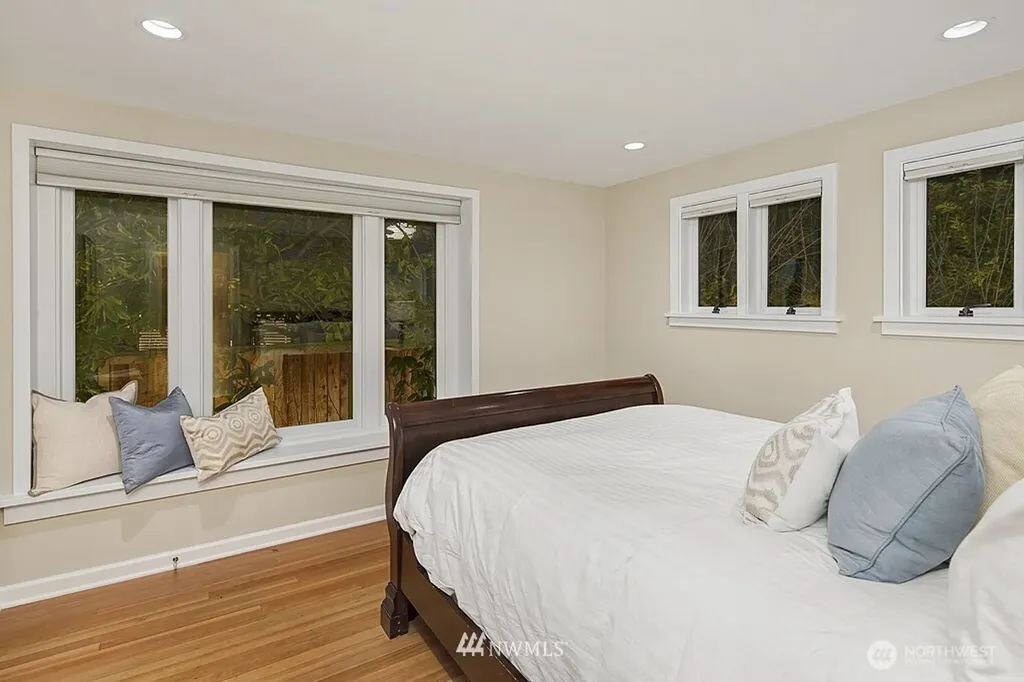 4105 55th Avenue NE Seattle WA 98105