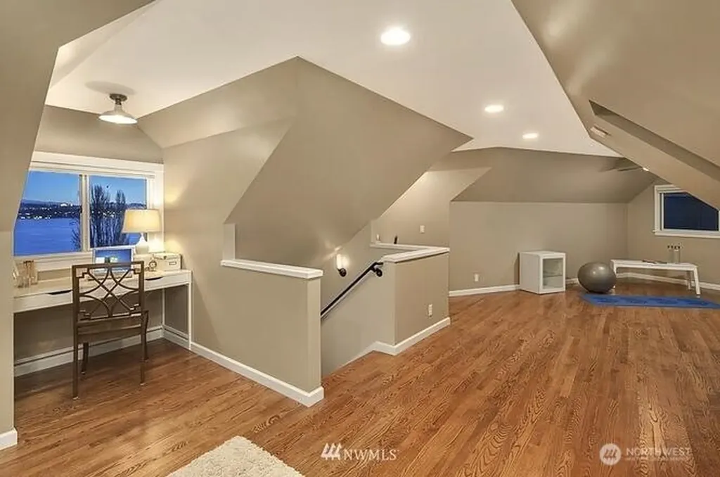 4105 55th Avenue NE Seattle WA 98105