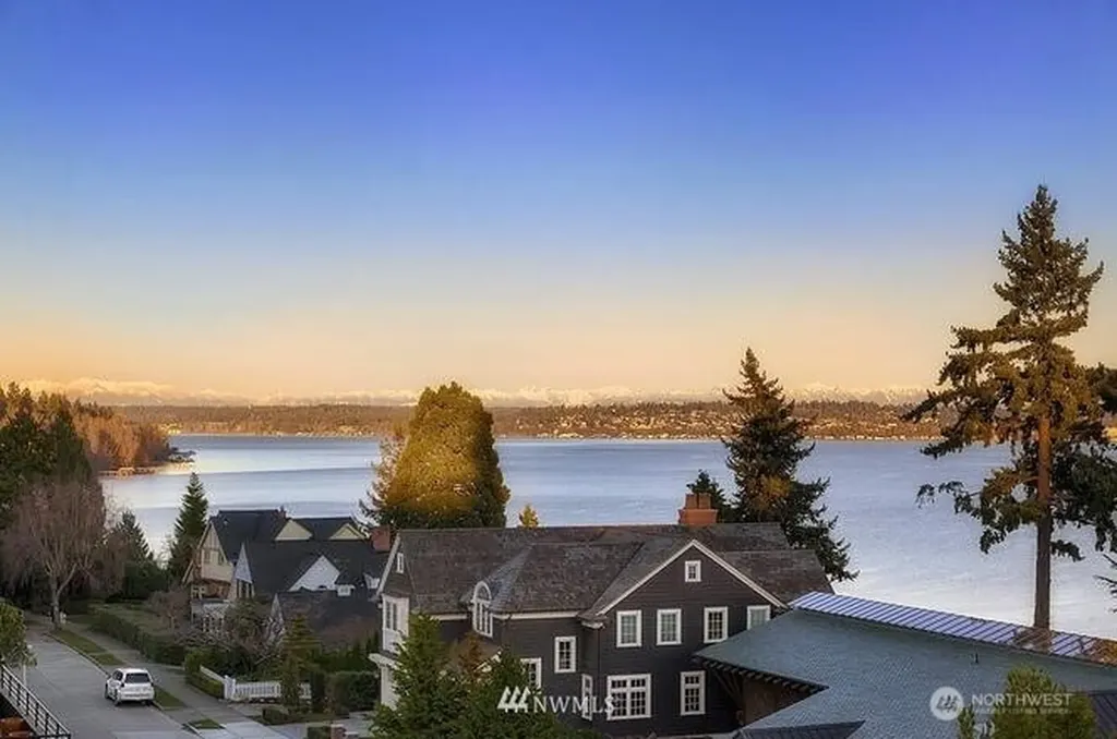 4105 55th Avenue NE Seattle WA 98105