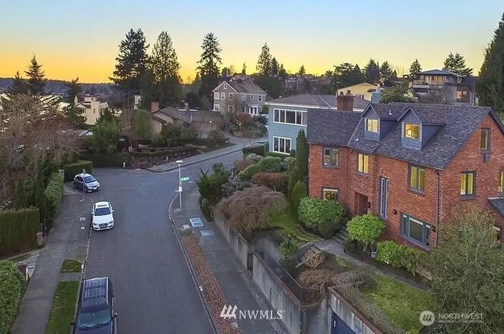 4105 55th Avenue NE Seattle WA 98105