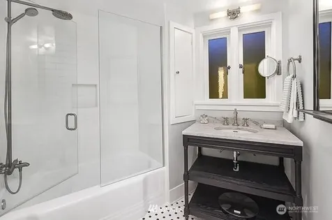 4105 55th Avenue NE Seattle WA 98105
