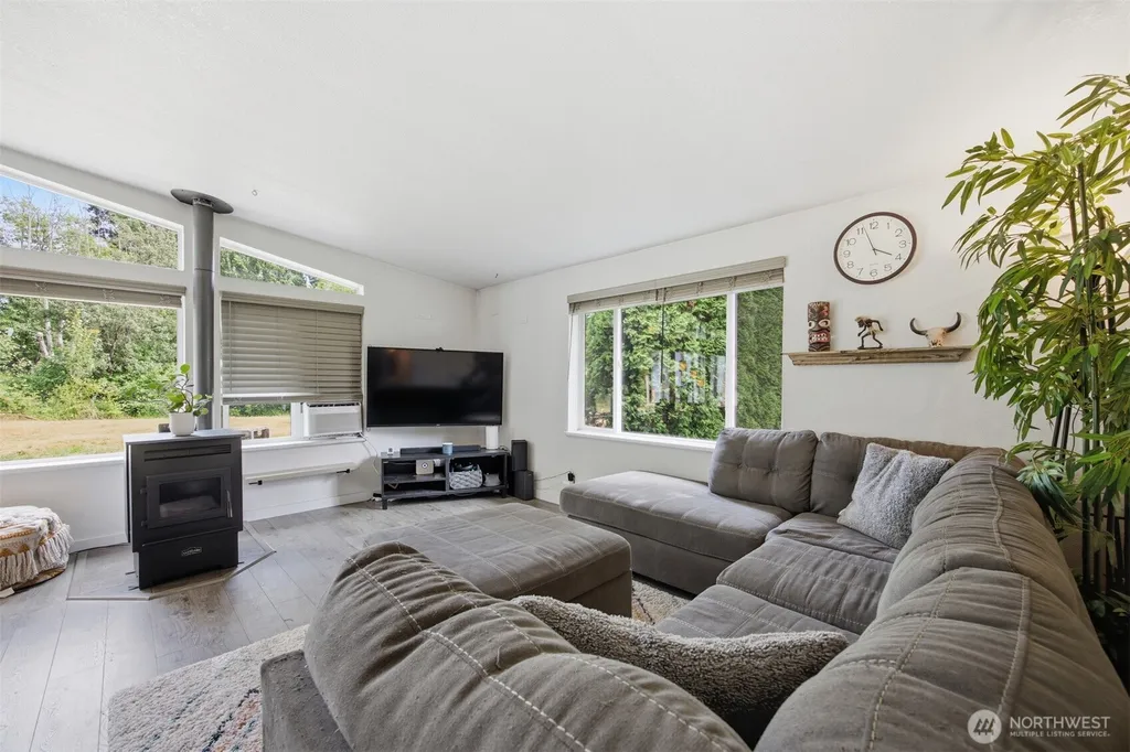 8148 James Tree Lane Blaine WA 98230