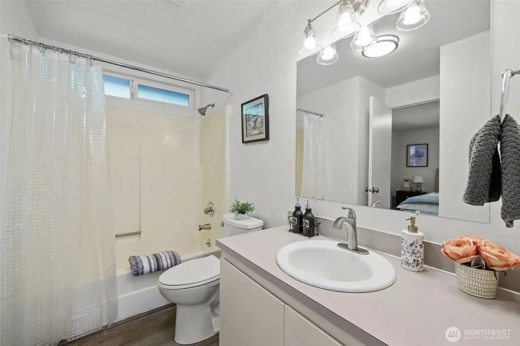 936 210th Avenue NE Sammamish WA 98074