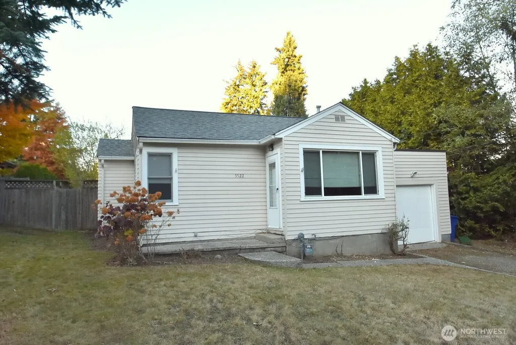 5522 NE 193rd Street Lake Forest Park WA 98155