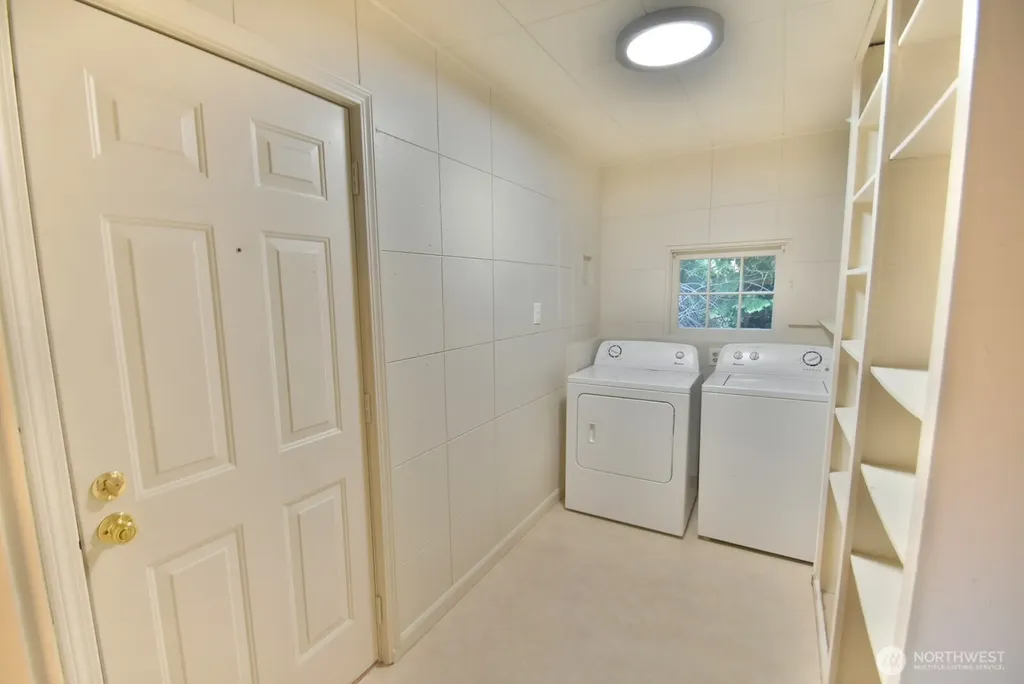 5522 NE 193rd Street Lake Forest Park WA 98155