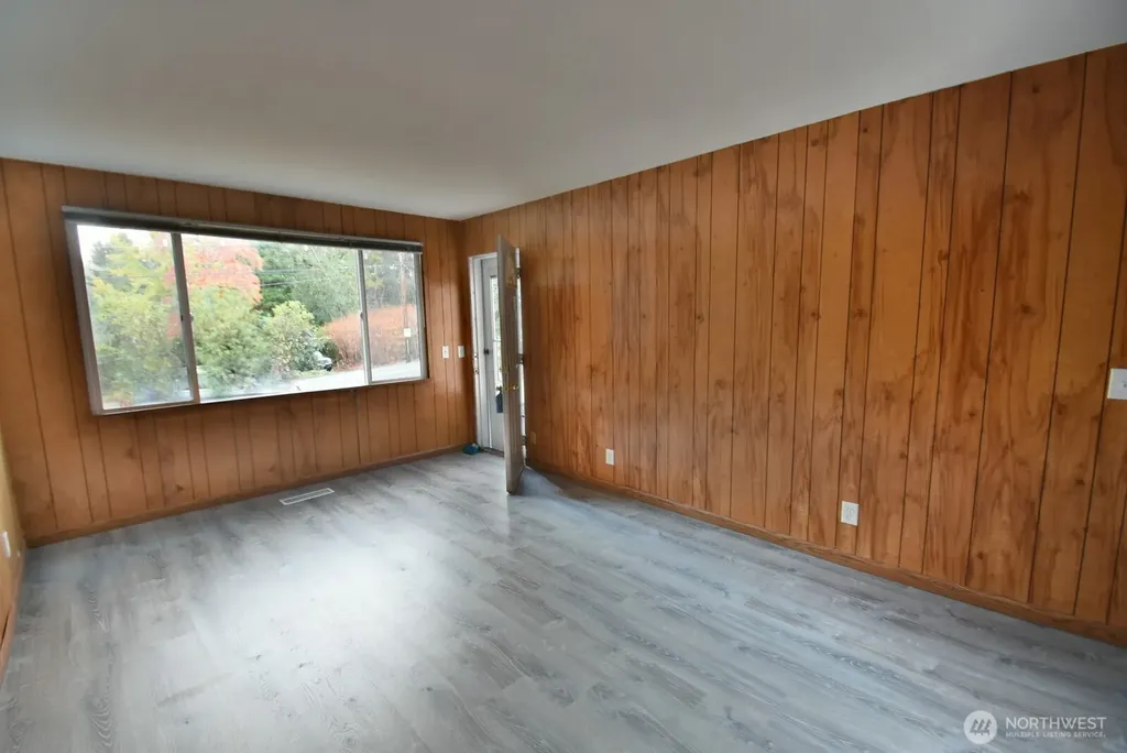 5522 NE 193rd Street Lake Forest Park WA 98155