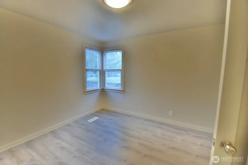 5522 NE 193rd Street Lake Forest Park WA 98155
