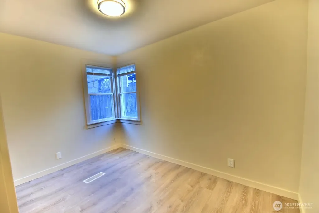 5522 NE 193rd Street Lake Forest Park WA 98155