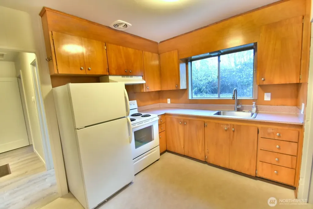 5522 NE 193rd Street Lake Forest Park WA 98155