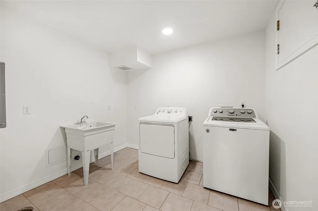 512 167th Ave NE Bellevue WA 98008