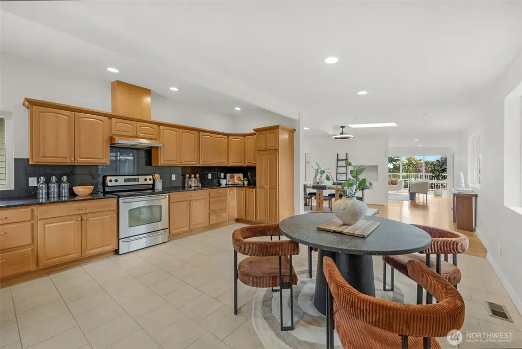 512 167th Ave NE Bellevue WA 98008